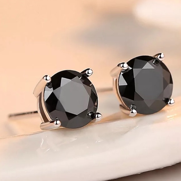 🖤18K white plated black stud earrings - Picture 4 of 4